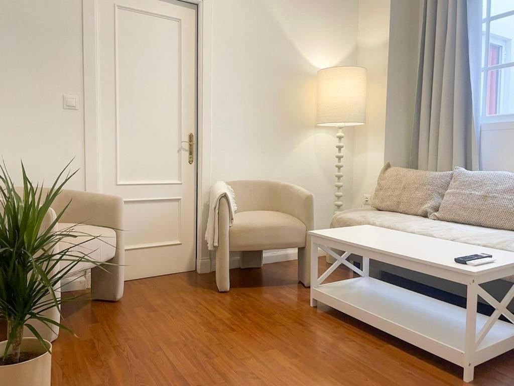 Apartamentos Malaga Centro ภายนอก รูปภาพ